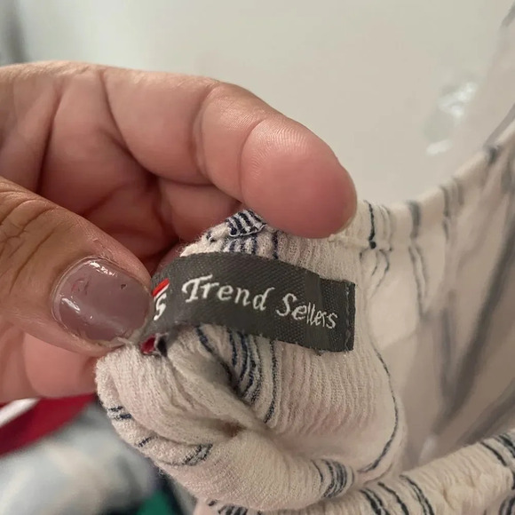 Trend Setters blouse open back style - Picture 4 of 4